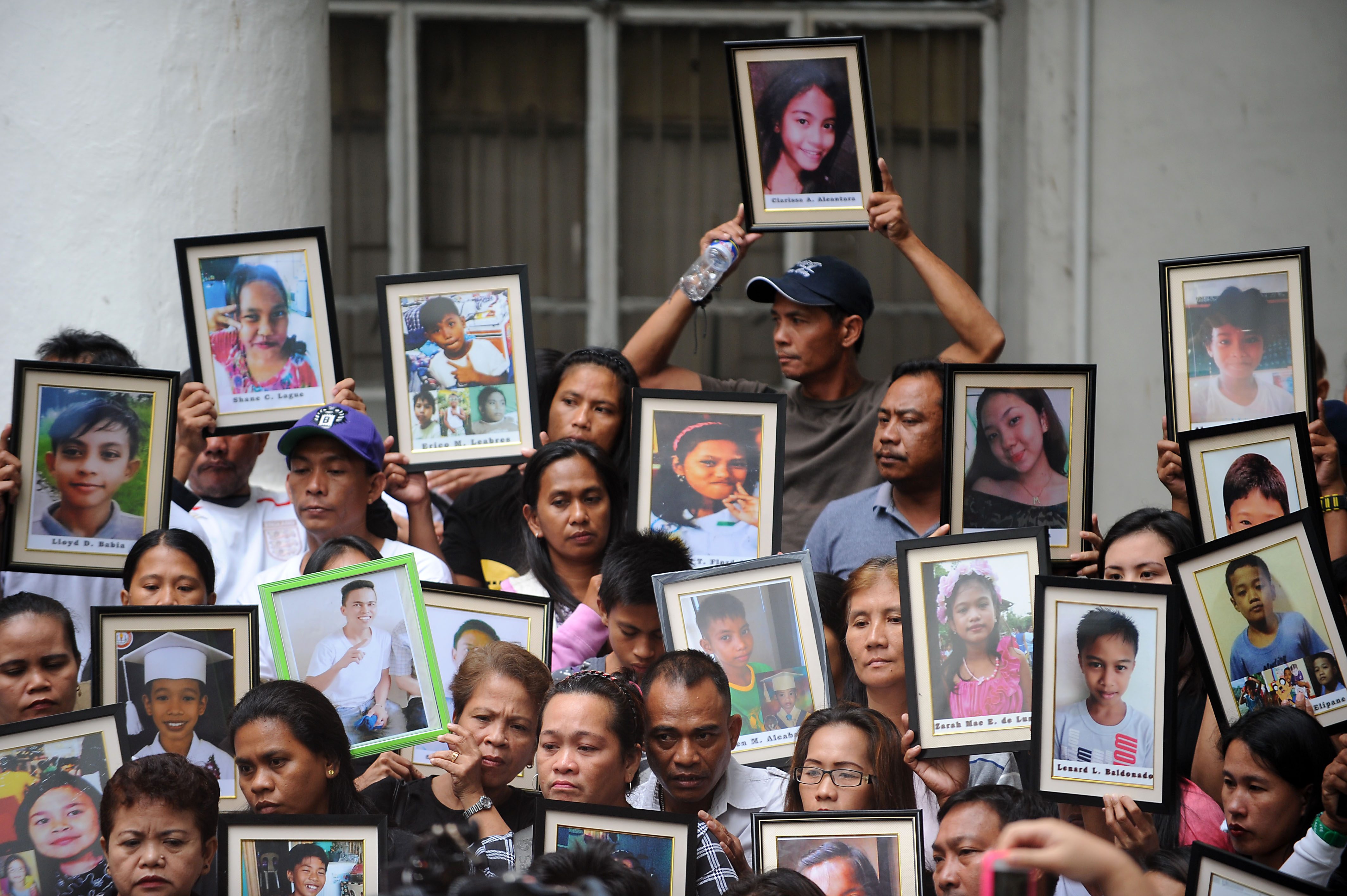 SEEKING JUSTICE. Families of children, whose deaths they believe were caused by Dengvaxia, filed criminal complaints before the Department of Justice on April 5, against former and current health officials, and executives of Dengvaxia manufacturer Sanofi Pasteur and its distributor, Zuellig Pharma Corporation. Photo by Ben Nabong/Rappler   