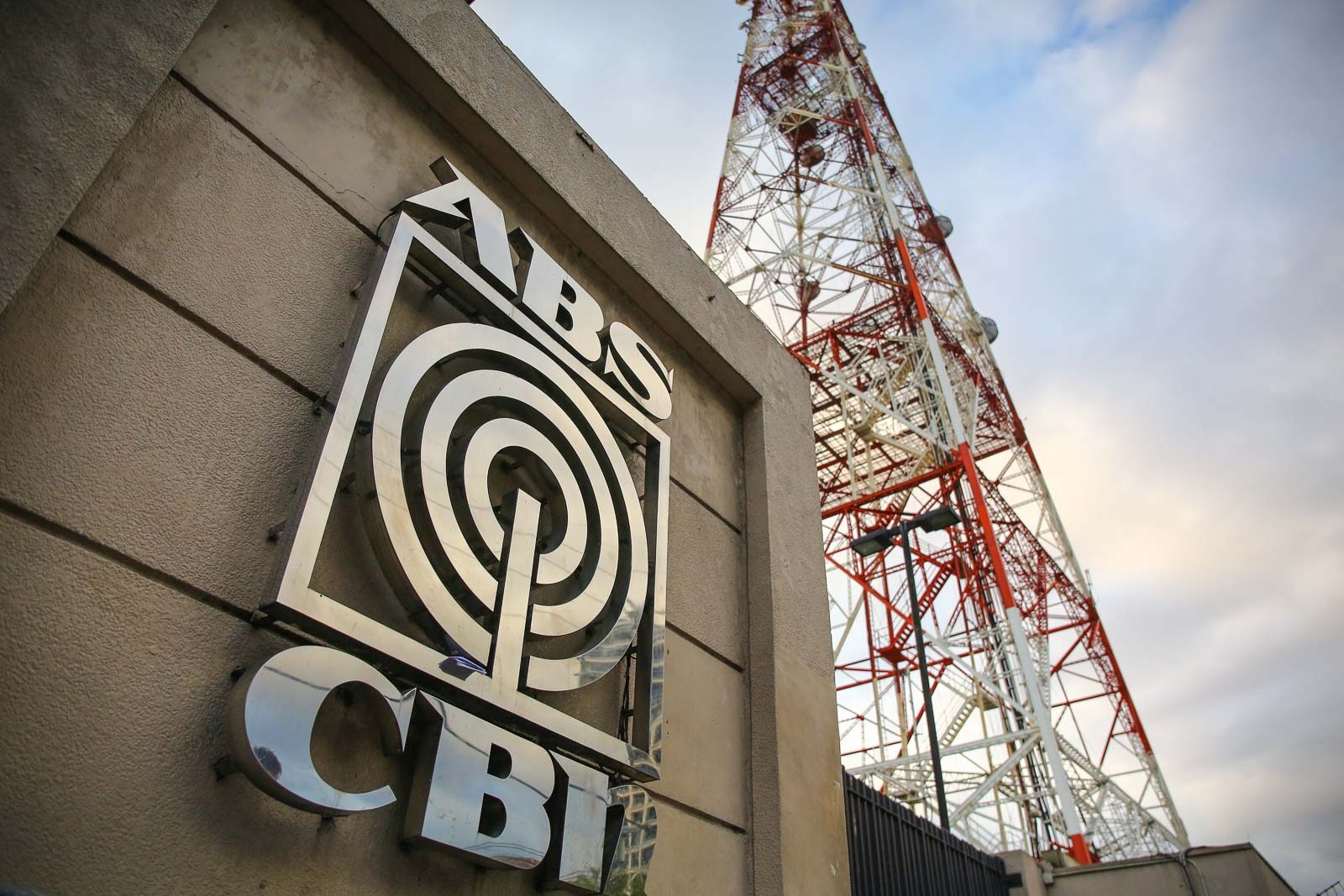 ABS-CBN CEO breaks silence on network franchise issue