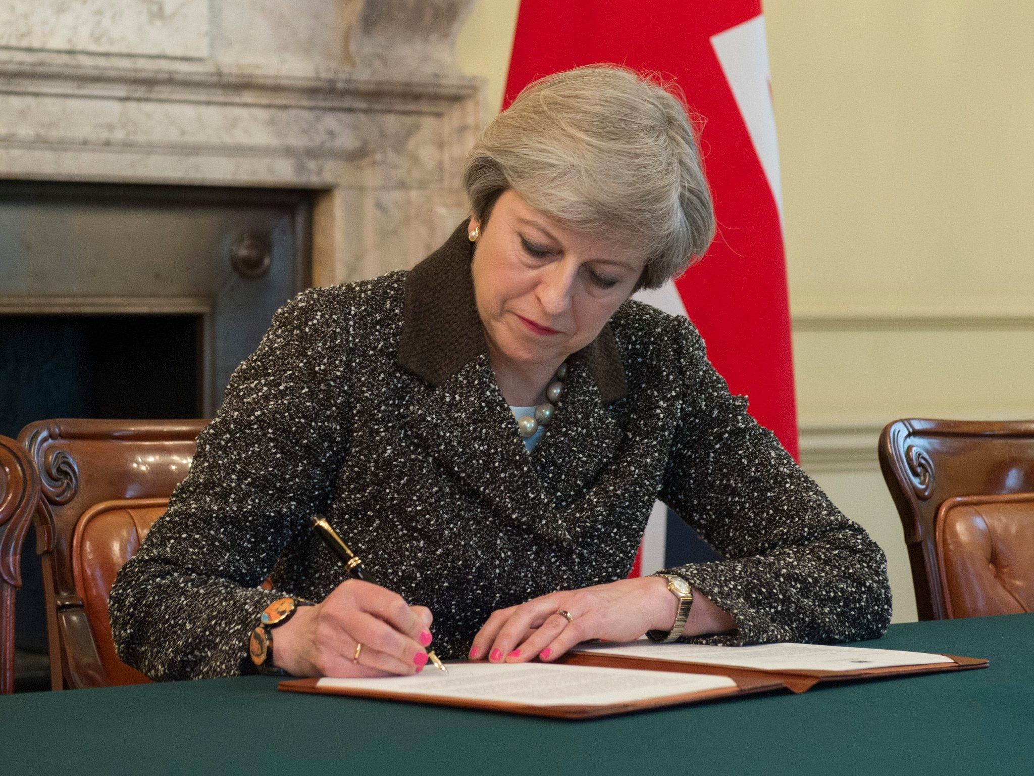 British PM signs letter for Brexit with calls for UK unity