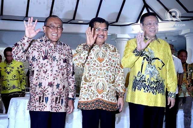 ISLAH GOLKAR. Aburizal Bakrie, Jusuf Kalla dan Agung Laksono sesaat setelah penandatanganan islah. Foto oleh Gatta Dewabrata/Rappler
