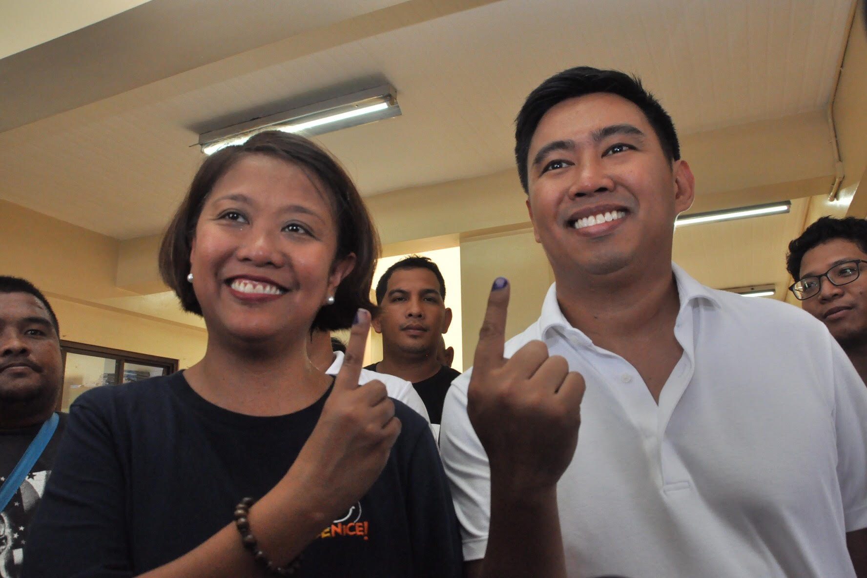 Malfunctioning machines delay voting for Binays in Makati