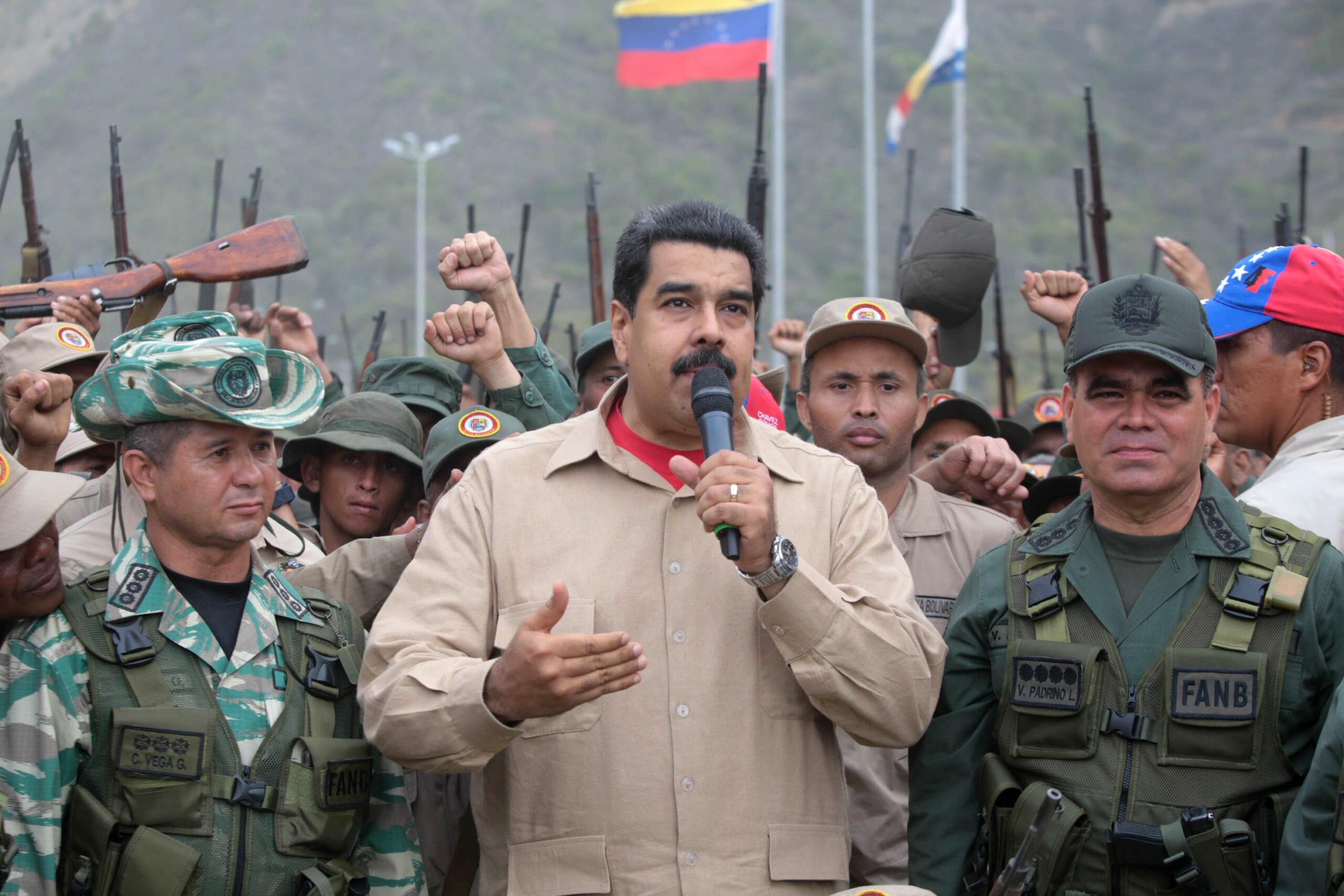 Army declares loyalty to Maduro as Venezuela braces for giant demo