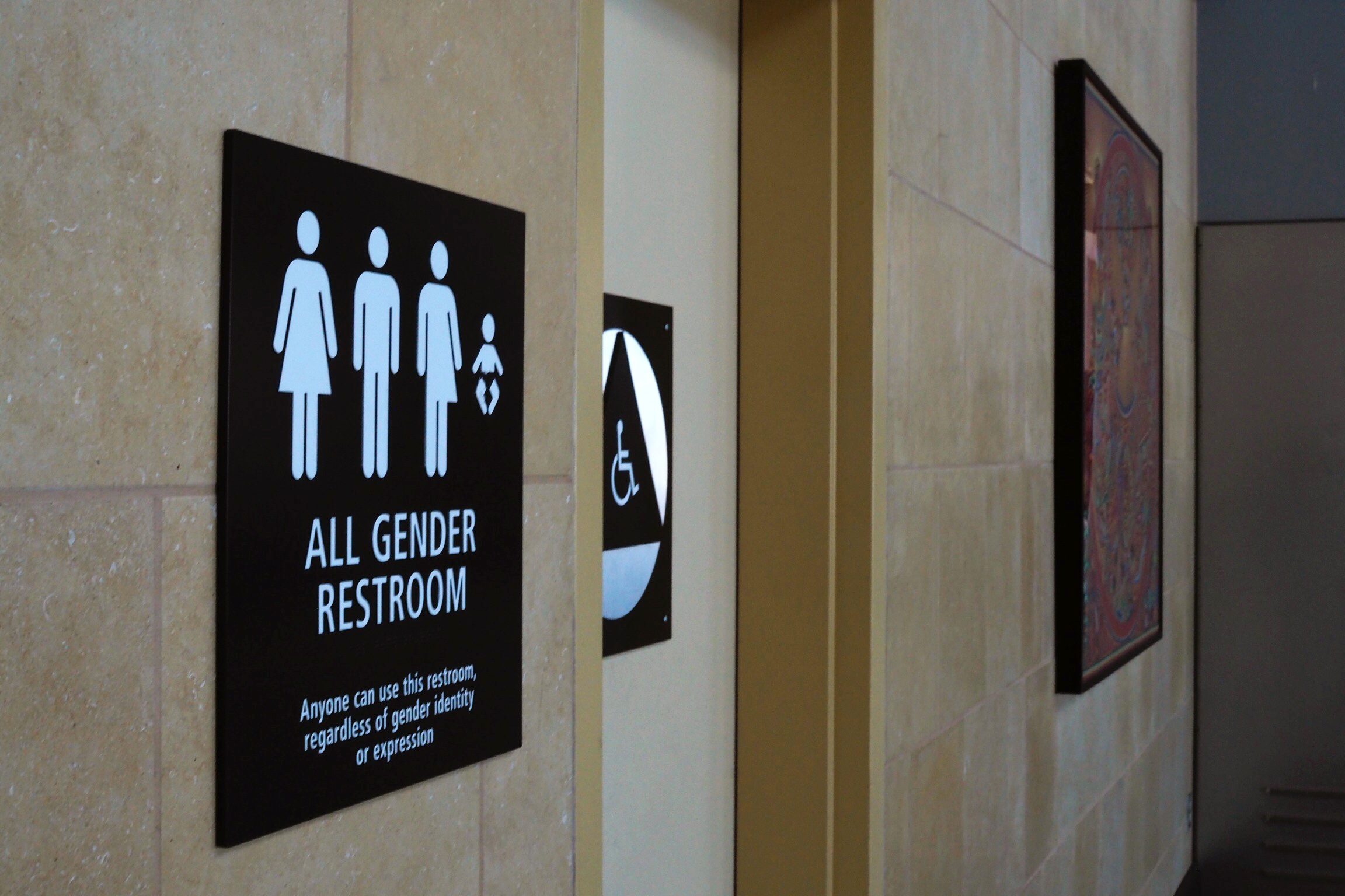 US states sue federal government over transgender bathroom use
