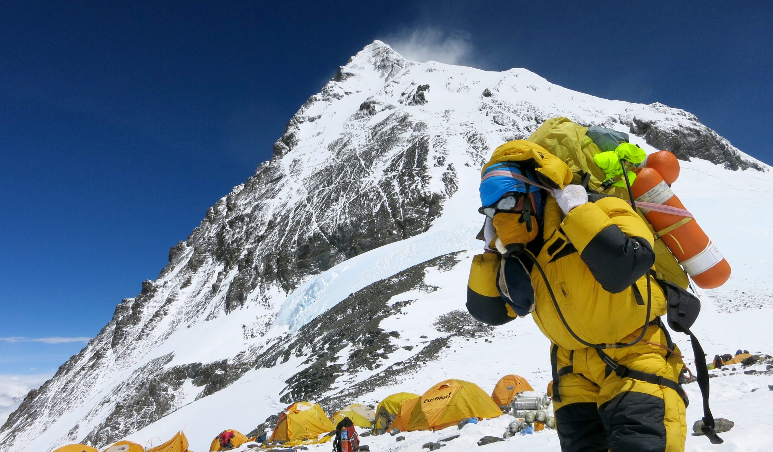 Everest rescuers abandon recovery of Indian climbers’ bodies