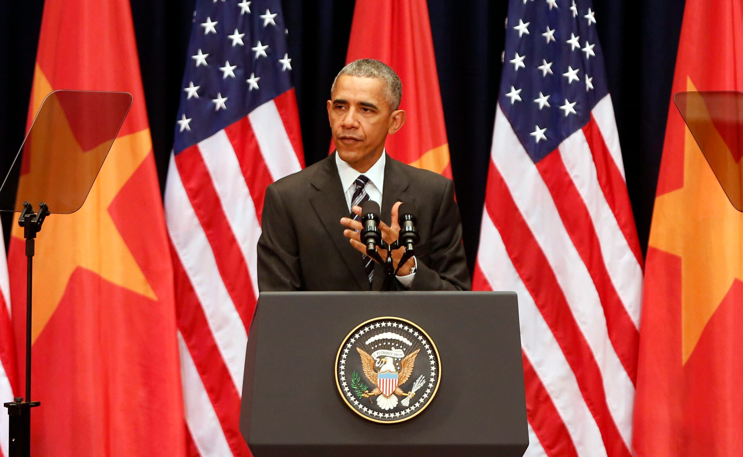 Obama implores Vietnam to embrace human rights