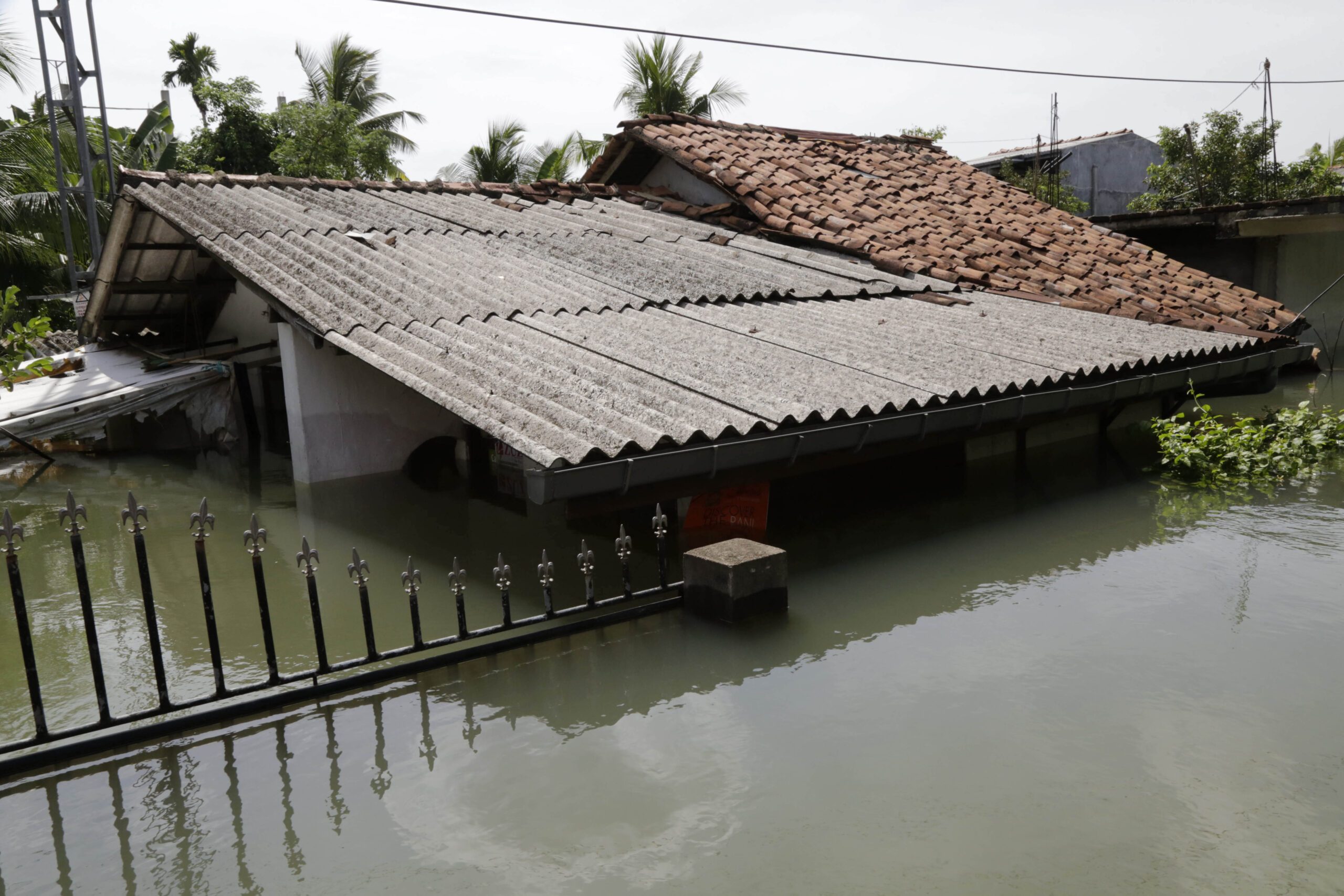 Sri Lanka appeals for up to $2B in foreign flood aid