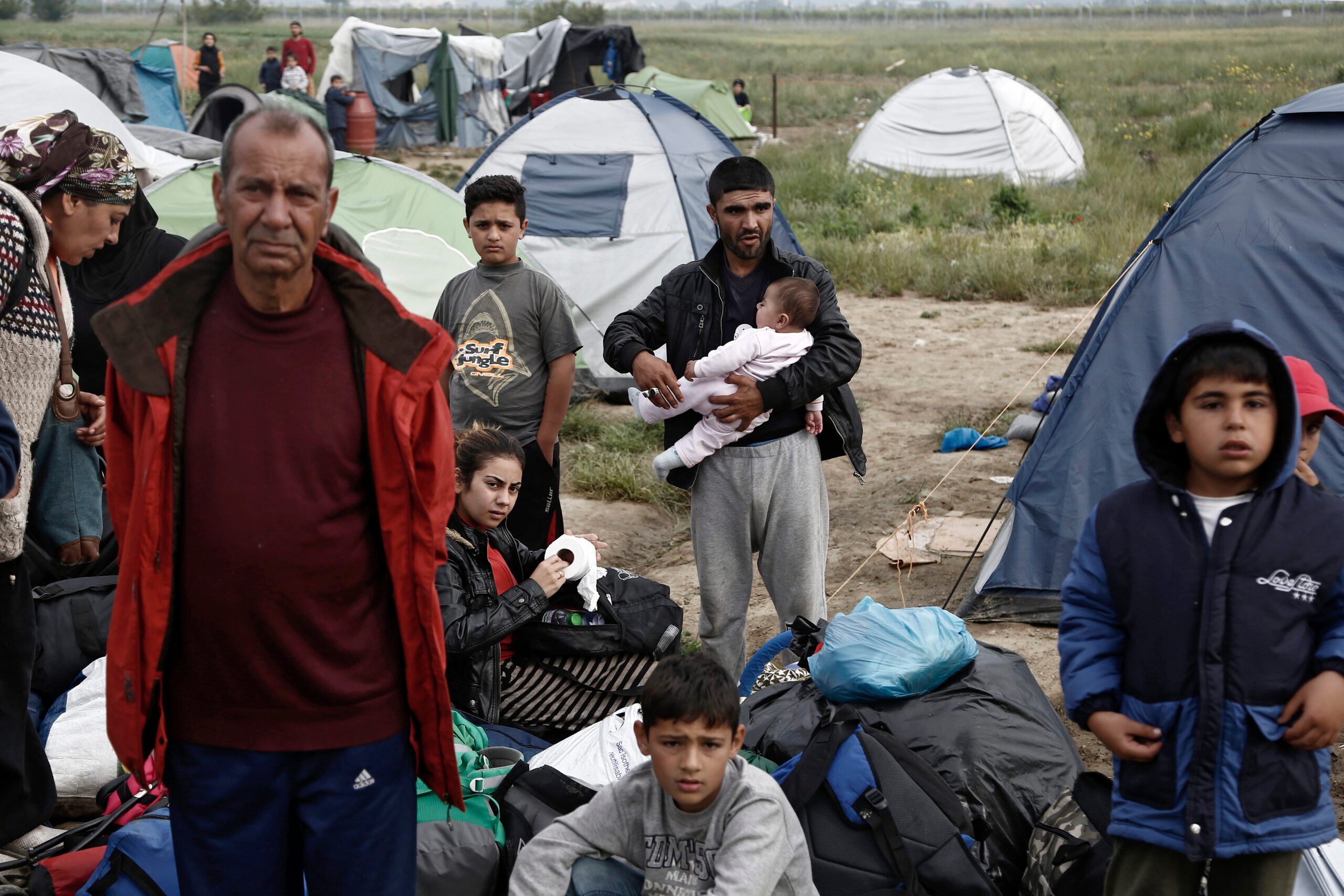 Greece starts evacuating squalid Idomeni migrant camp