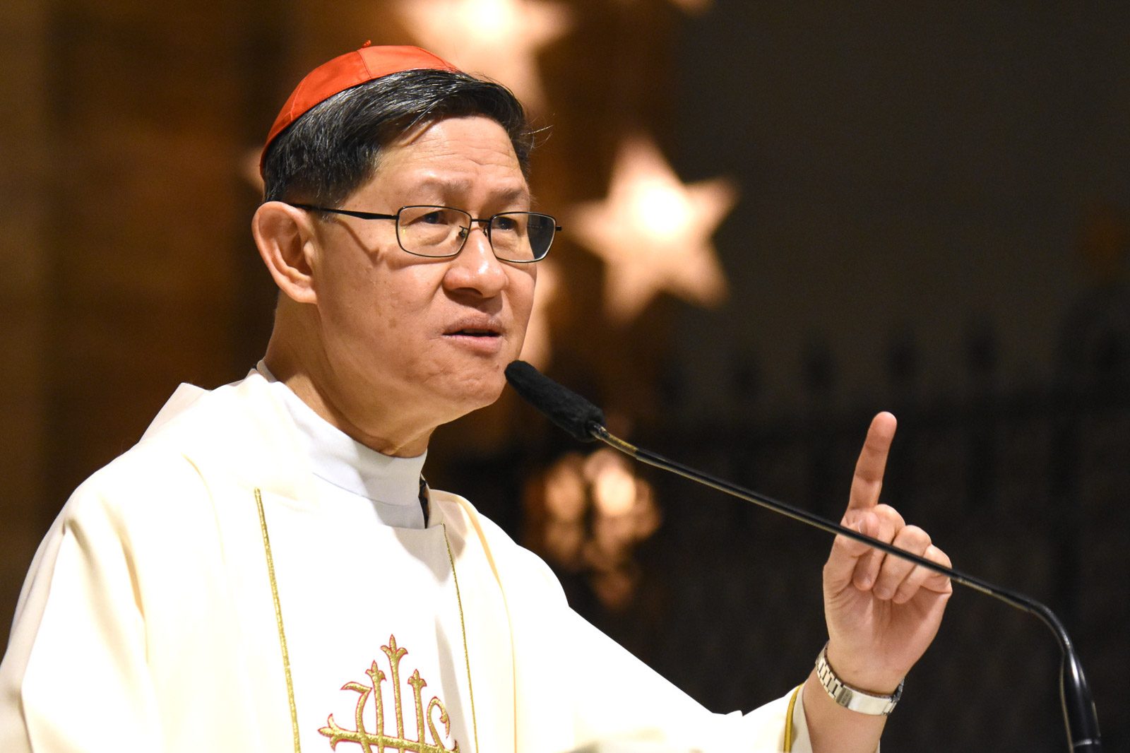 Cardinal Tagle hits materialism, fake news on Simbang Gabi