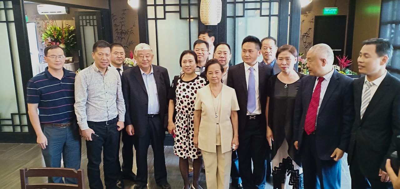 Arroyo meets with Chinese businessmen who want to invest in Clark