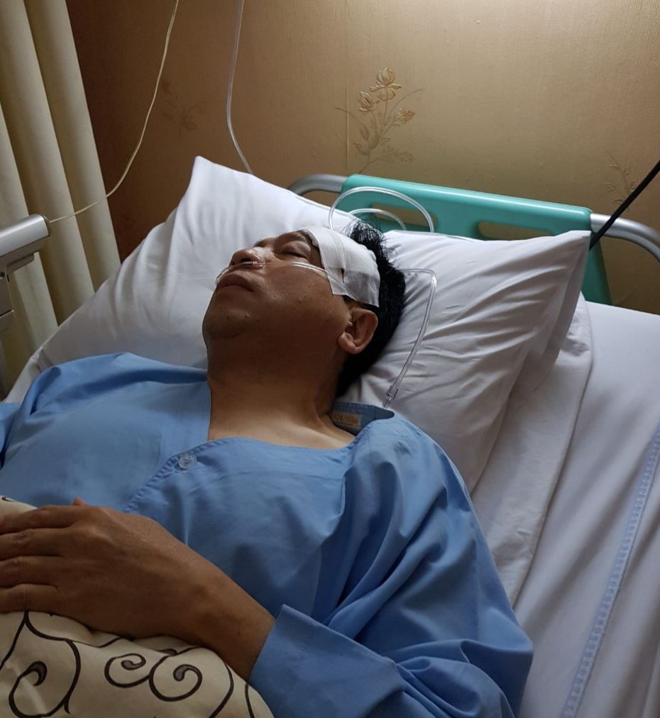 TERBARING. Kondisi Ketua DPR Setya Novanto yang tengah dirawat di RS Medika Permata Hijau usai mengalami kecelakaan. Foto: istimewa 