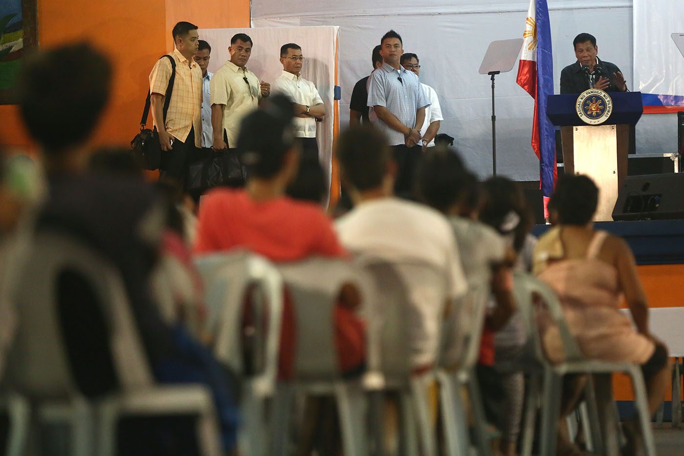 SOLIDARITY NIGHT. Residents of Isla Puting Bato listen to President Rodrigo Duterte at the Delpan Sports Complex in Manila. Photo by Ben Nabong/Rappler 