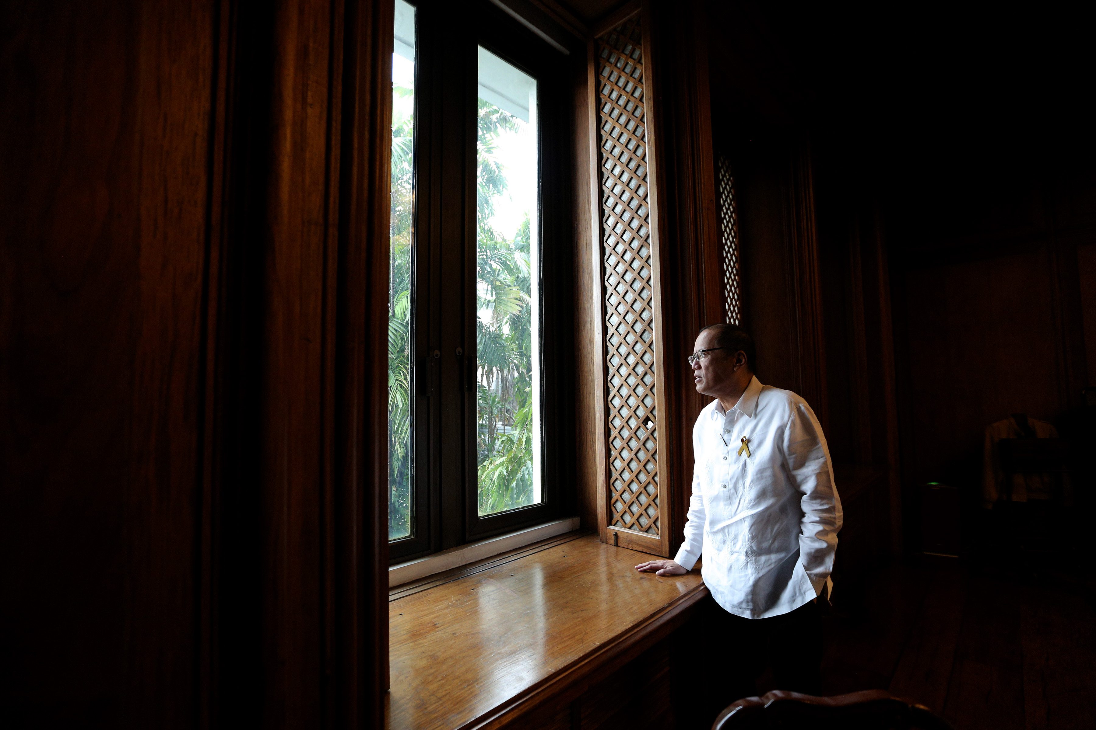 PASIG RIVER. The President enjoys viewing the river full of migratory birds as he takes a break from his everyday tasks as president of the Philippines. Photo by Joseph Vidal/Malacañang Photo Bureau 
