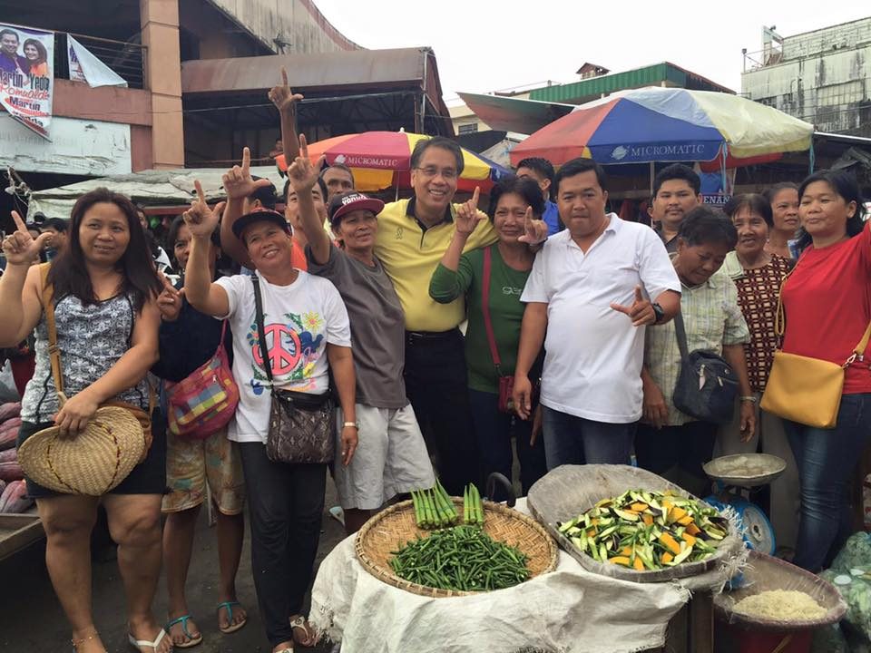 Roxas, Robredo visit ‘bailiwick’ Visayas in lead-up to campaign period