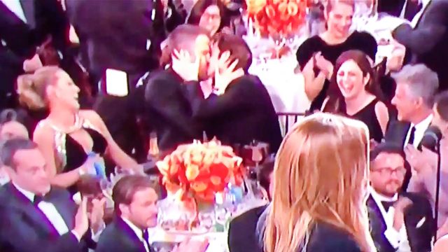 WATCH: Andrew Garfield, Ryan Reynolds kiss at Golden Globes 2017