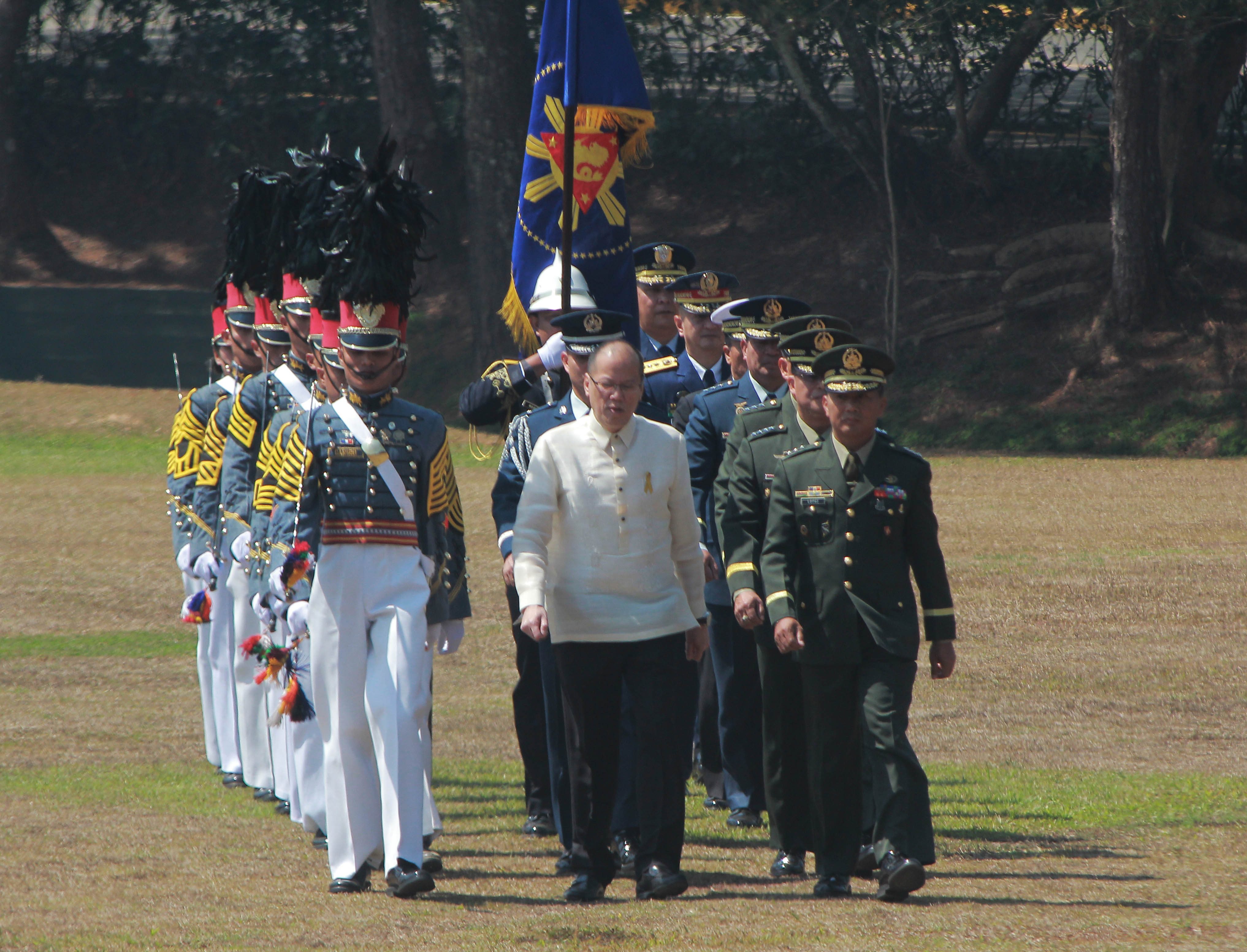 PMA RITES. President Benigno Aquino breaks the traditional ride of the open carrier car accorded to Guest of Honors during the PMA 2015 Graduation rites. 