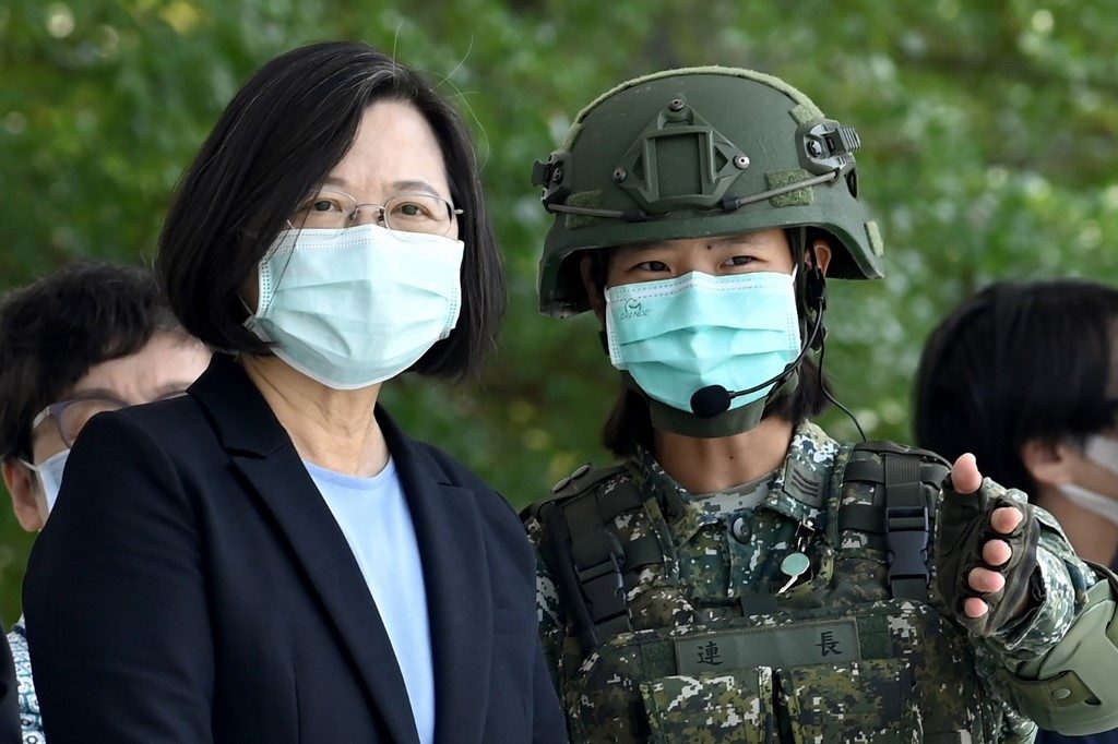 TAIWAN. Taiwan President Tsai Ing-wen (L) listens to a masked soldier amid the COVID-19 coronavirus pandemic during her visit to a military base in Tainan, southern Taiwan, on April 9, 2020. File photo by Sam Yeh/AFP 