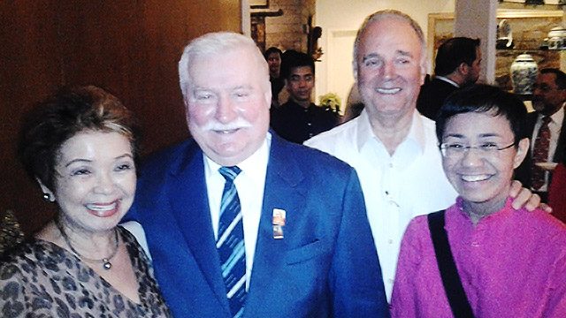 DINNER WITH WALESA. Lech Walesa with Maria Ressa, Hermelina Ressa (left) and Peter Ressa. Photo from Lech Walesa's blog.