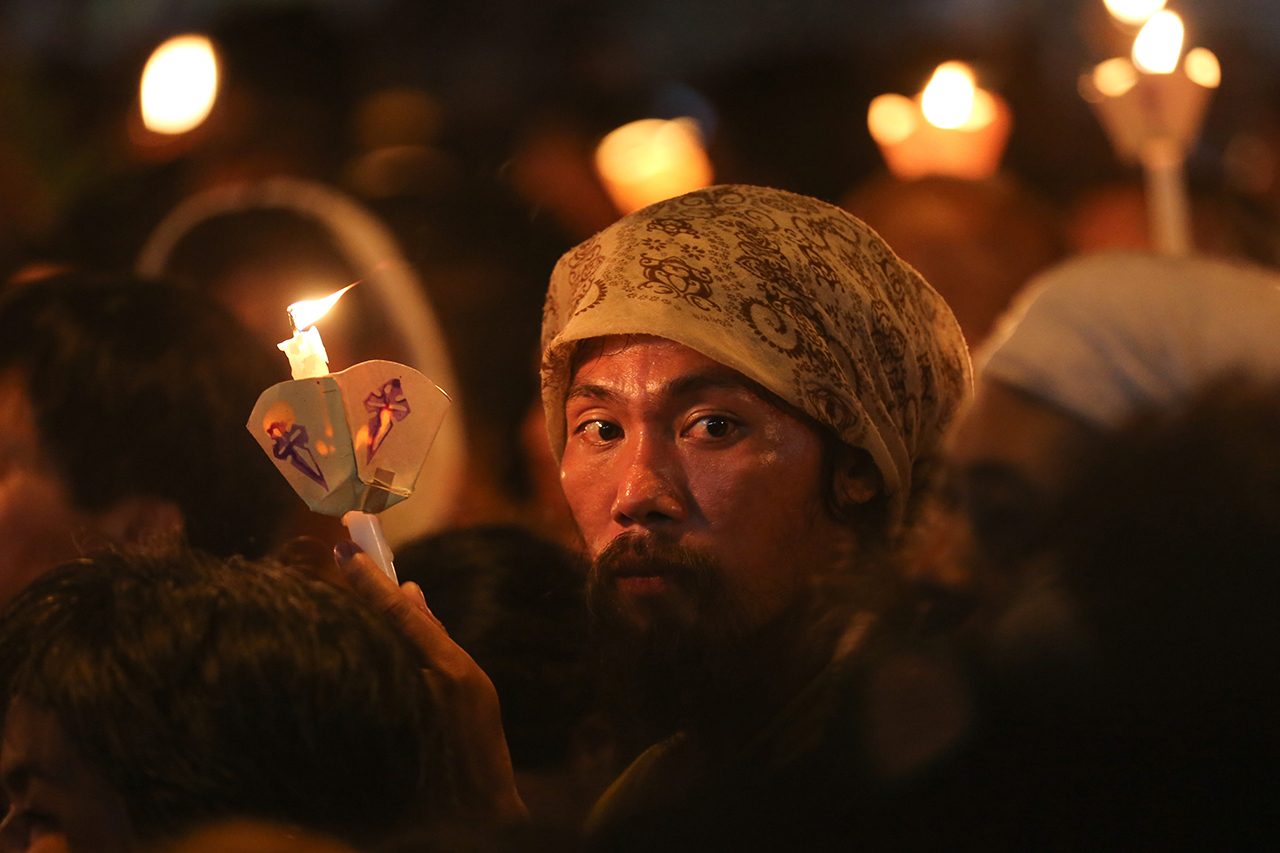 HOPE. A Filipino devotee holds a candle during the procession of the Black Nazarene on January 9, 2016. Photo by Mark R. Cristino/EPA  