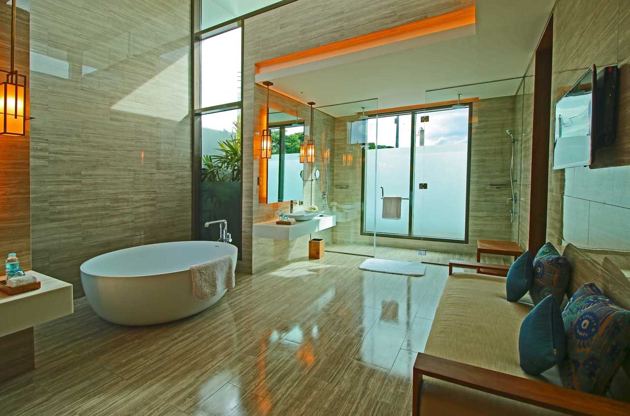 TAKE A SOAK. Bath time is anything but routine with this bathtub in your room.  