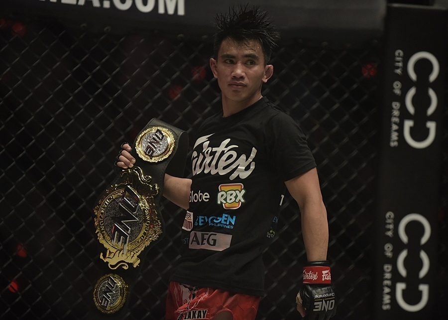 Pacio defends ONE strawweight title