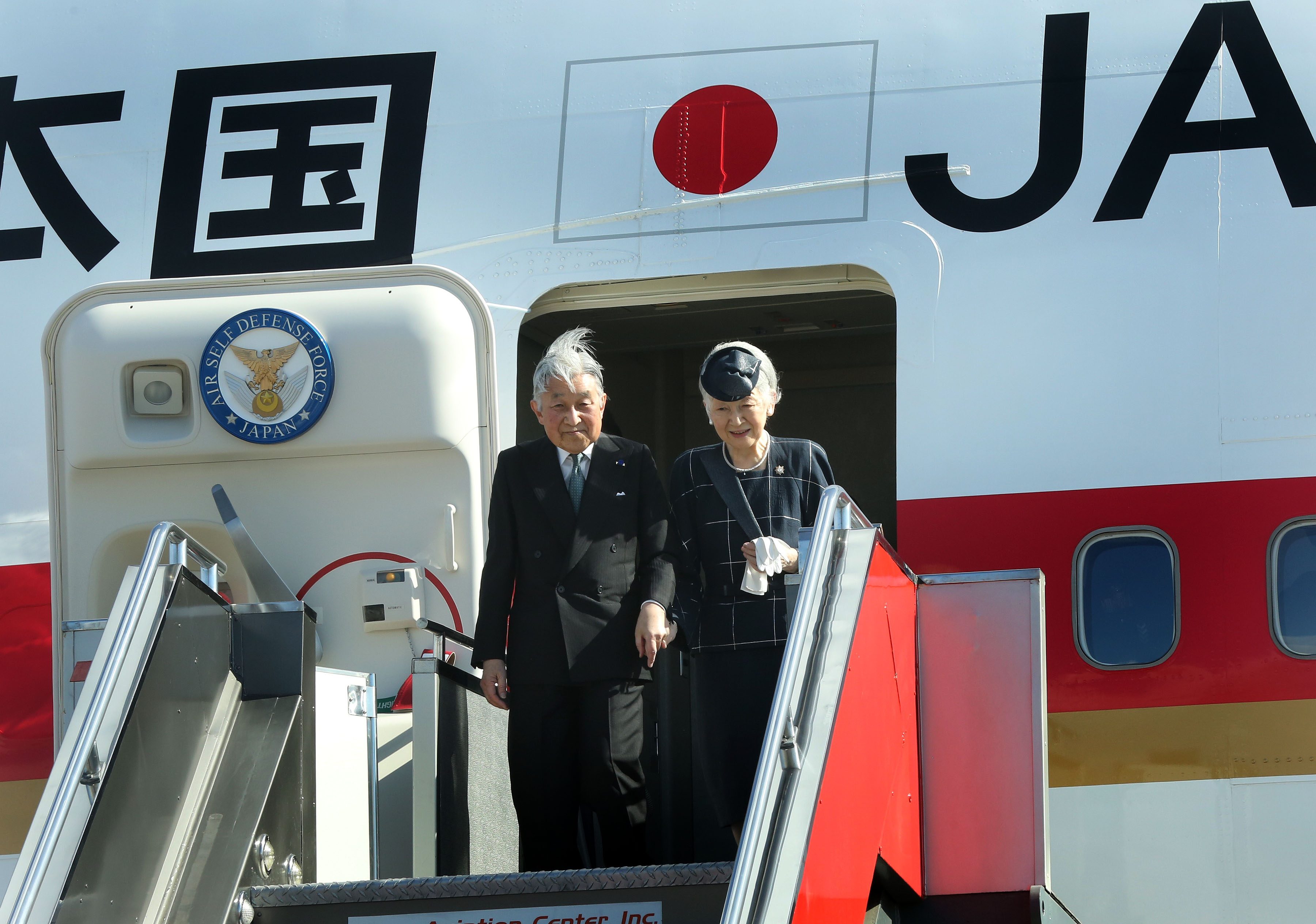 SECOND VISIT. Japanese Emperor Akihito and Empress Michiko arrive in Manila on January 26, 2016 – 54 years after their first visit to the Philippines. Photo by Gil Nartea/Malacañang Photo Bureau  