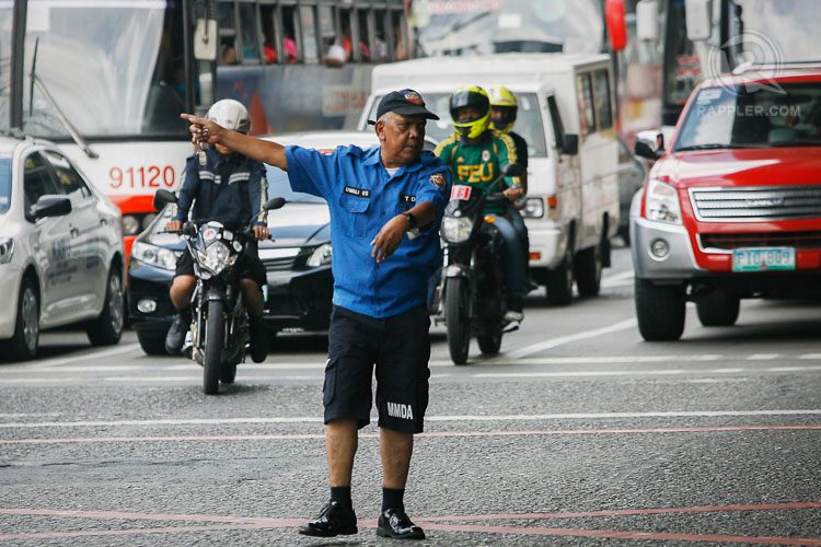 MMDA traffic enforcers don summer attire