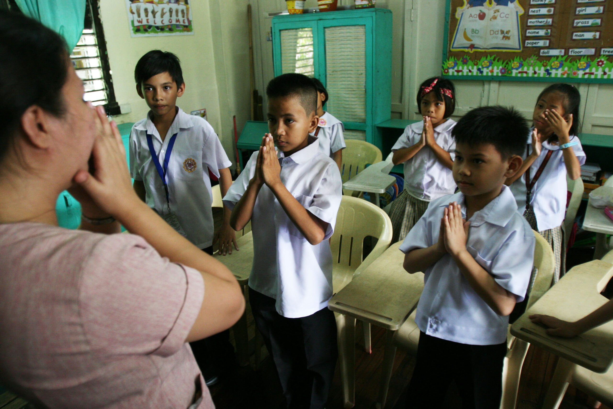 New law orders gov’t, schools, media to use Filipino Sign Language