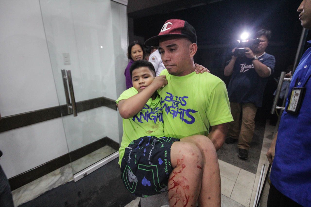 BLOODY NEW YEAR. A man brings in a boy injured by firecrackers at the emergency room of the Jose Reyes Memorial Medical Center in Manila on January 1, 2019. Photo by Lito Borras/Rappler 
