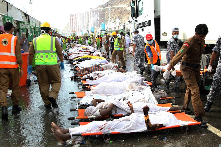 VICTIMS. Members of the Saudi emergency services line up the bodies of some of those killed in a stampede in Mecca. Photo by EPA 