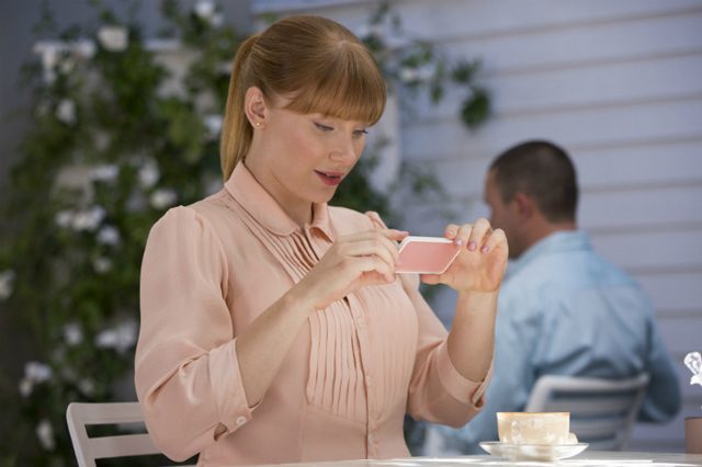 SNAPSHOT. Bryce Dallas Howard takes a photo of her drink in 'Nosedive.' Photo from Netflix 