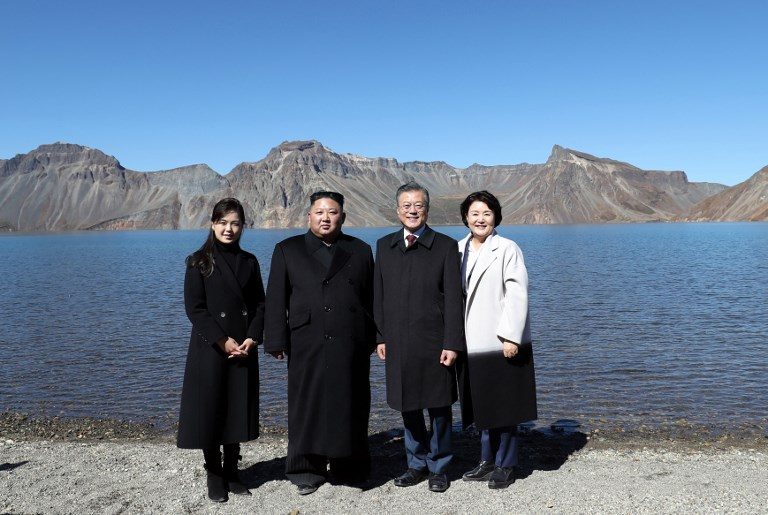 Two Koreas’ leaders in mountain show of unity