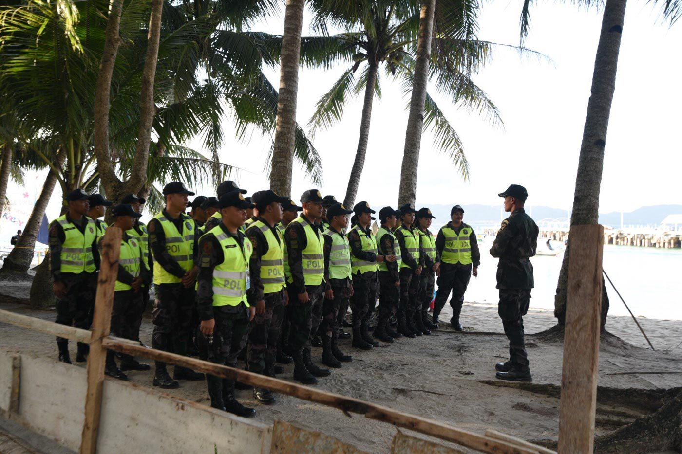 CLOSING AN ISLAND. Police personnel prepare for the opening of Boracay after its 6-month closure. File photo by Alecs Ongcal/Rappler 