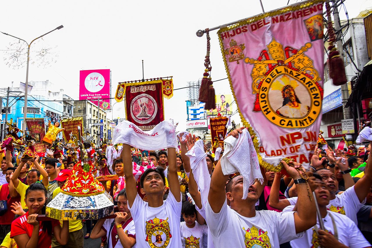 CROWDS GATHER. Thousands join the procession of replicas of the Black Nazarene image outside Quiapo Church along Quezon Blvd. on Monday, January 7. Photo by Maria Tan/Rappler  