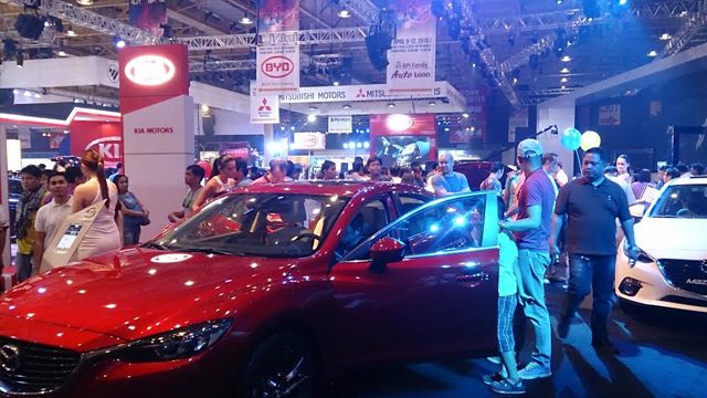 CAR SALES. Prospective buyers check out the latest car models at the Manila International Auto Show. File photo by Chris Schnabel / Rappler      
