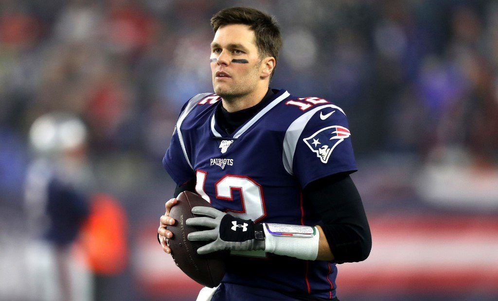 Tom Brady signs NFL contract with Tampa Bay Buccaneers