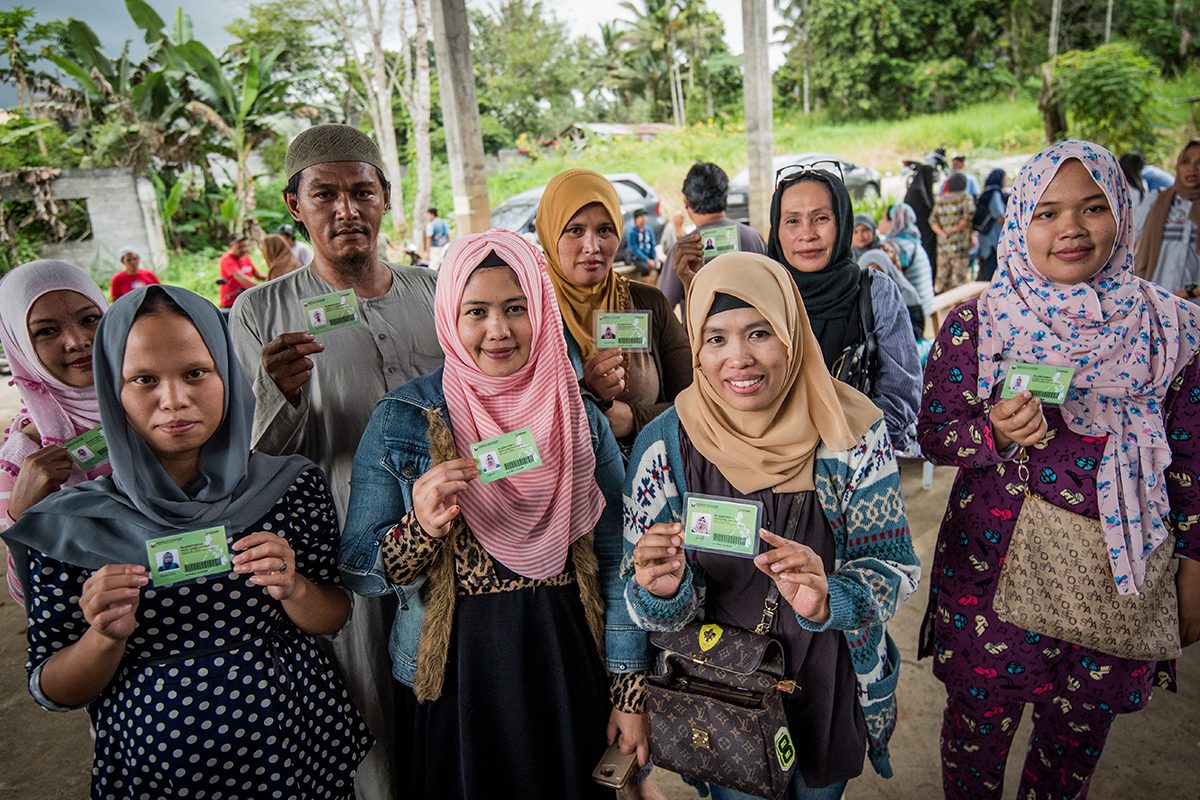 IDENTITY. Tens of thousands of families who fled Marawi City at the height of the armed conflict in May 2017 were unable to bring with them legal documents and identification cards, limiting their freedom to move and making them vulnerable to abuse. UNHCR continues to work with its partners to provide PhilHealthID cards to those who were affected by the conflict. In December 2017, about 1,200 heads of families from Marawi’s Barangays Basak Malutlut and Matampay received their IDs, restoring their right to freedom of movement. To date, more than 9,000 IDs have been distributed. Photo by Alecs Ongcal/UNHCR  