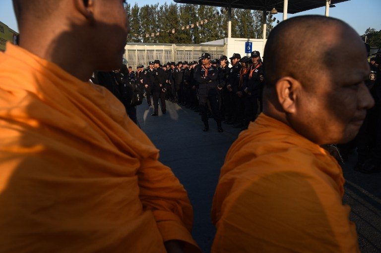 Thai cops search scandal-hit temple for wanted monk
