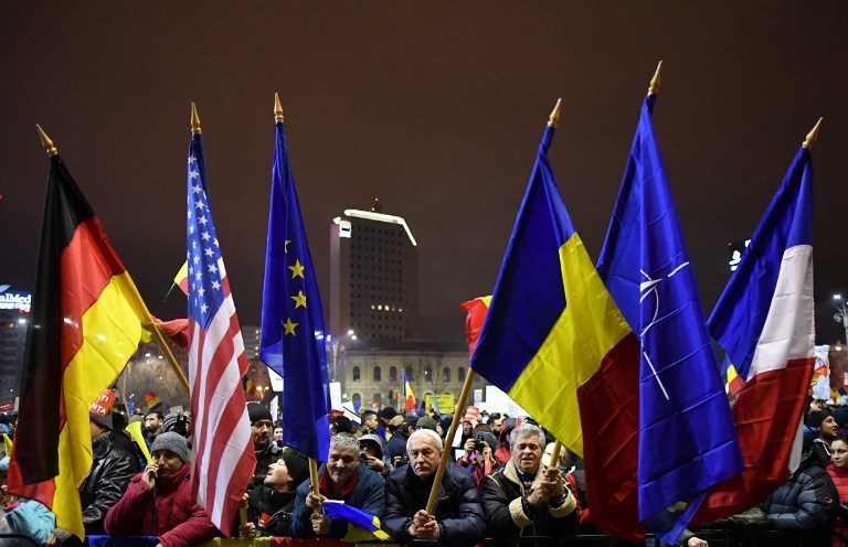 Romania protests rage on despite scrapping of corruption law