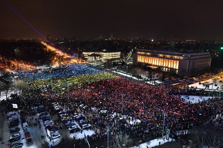 Thousands of Romanian protesters return to streets