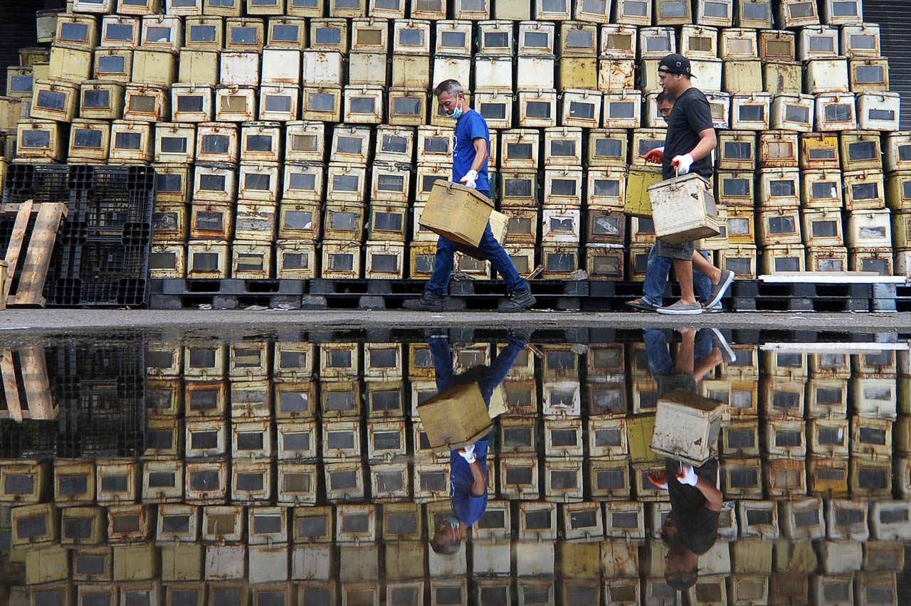 ELECTION PREPS. Workers arrange old ballot boxes inside the COMELEC warehouse in Port Area, Manila, on April 12, 2018, as they prepare for the May 14 Sanguniang Kabataan and barangay polls. Photo by Ben Nabong/Rappler
Photo by Ben Nabong   