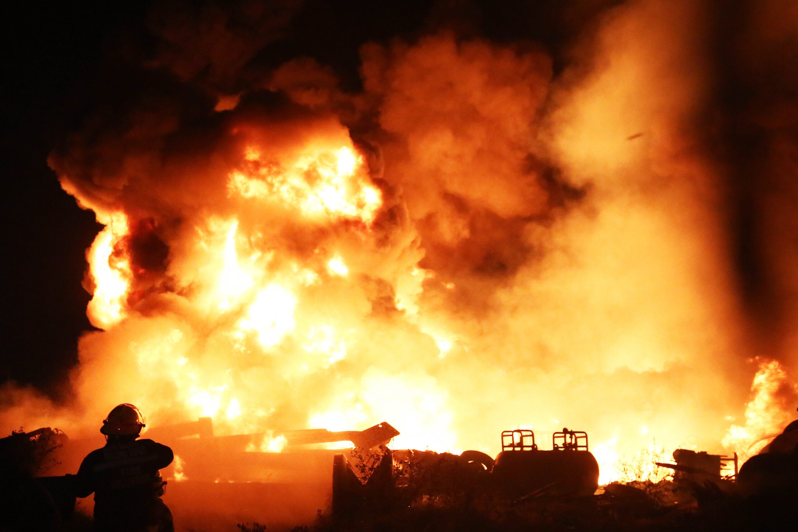 1 dead, nearly 800 families homeless in Navotas fire