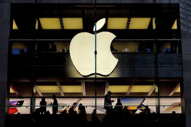First drop in iPhone sales, Apple revenue streak ends