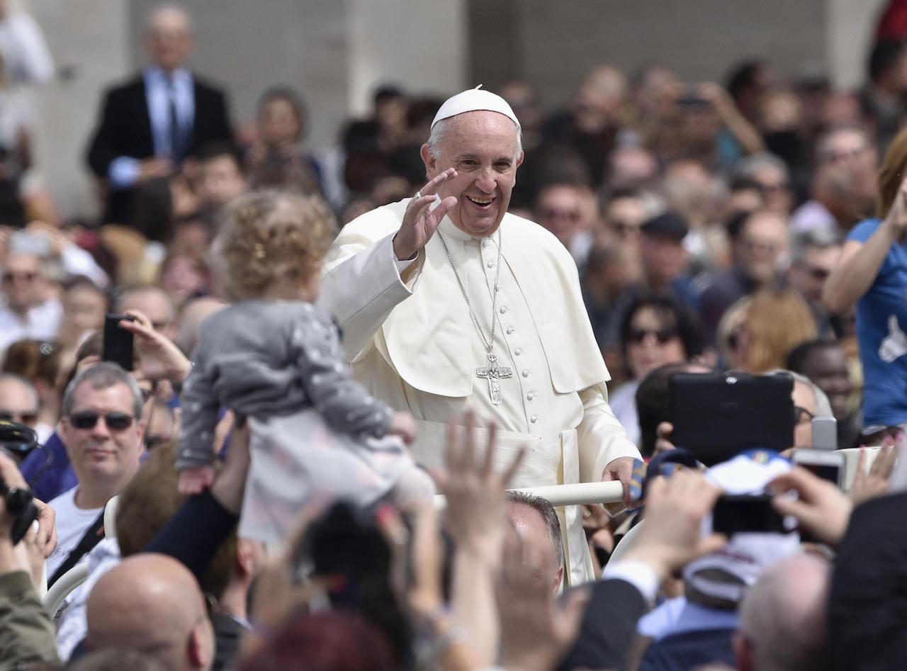 Pope Francis to issue guide to love, sex and marriage