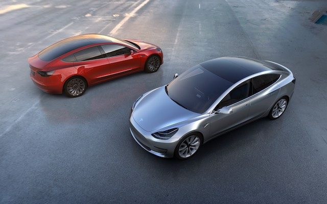 Tesla racks up 276,000 Model 3 orders in just days