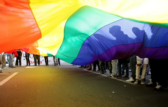 Colombia legalizes same-sex marriage
