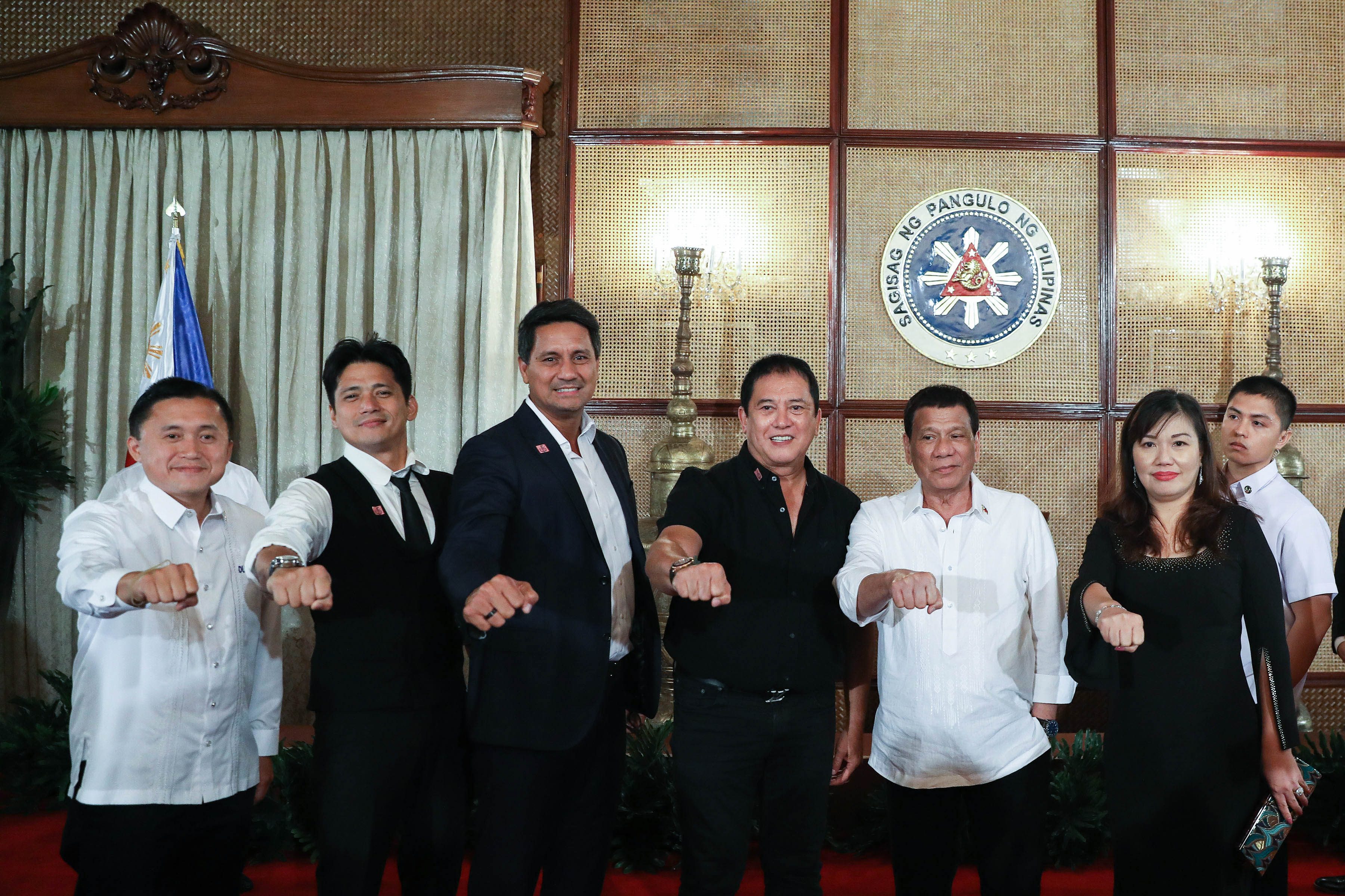 President Rodrigo Roa Duterte and his long-time partner Cielito "Honeylet" Avanceña strike the President's signature pose with the guests during a dinner hosted by the President at the Malacañan Palace on May 7, 2019. Valerie Escalera/Presidential Photo 