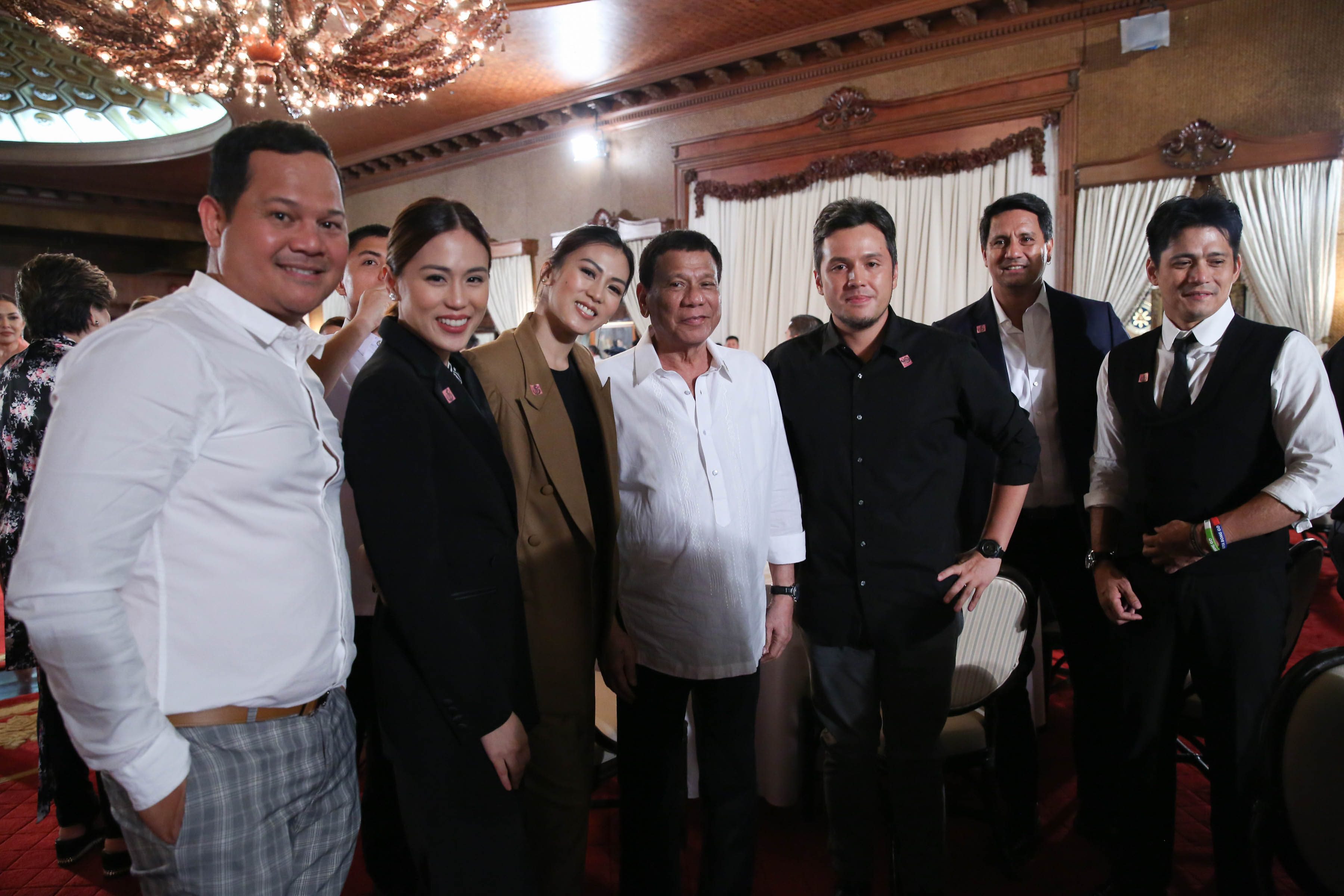 Bayani Agbayani, Toni Gonzaga, Alex, Gonzaga, Paul Soriano, Richard Gomez, and Robin Padilla with Duterte.  Photo by Albert Alcain/Presidential Photo
 