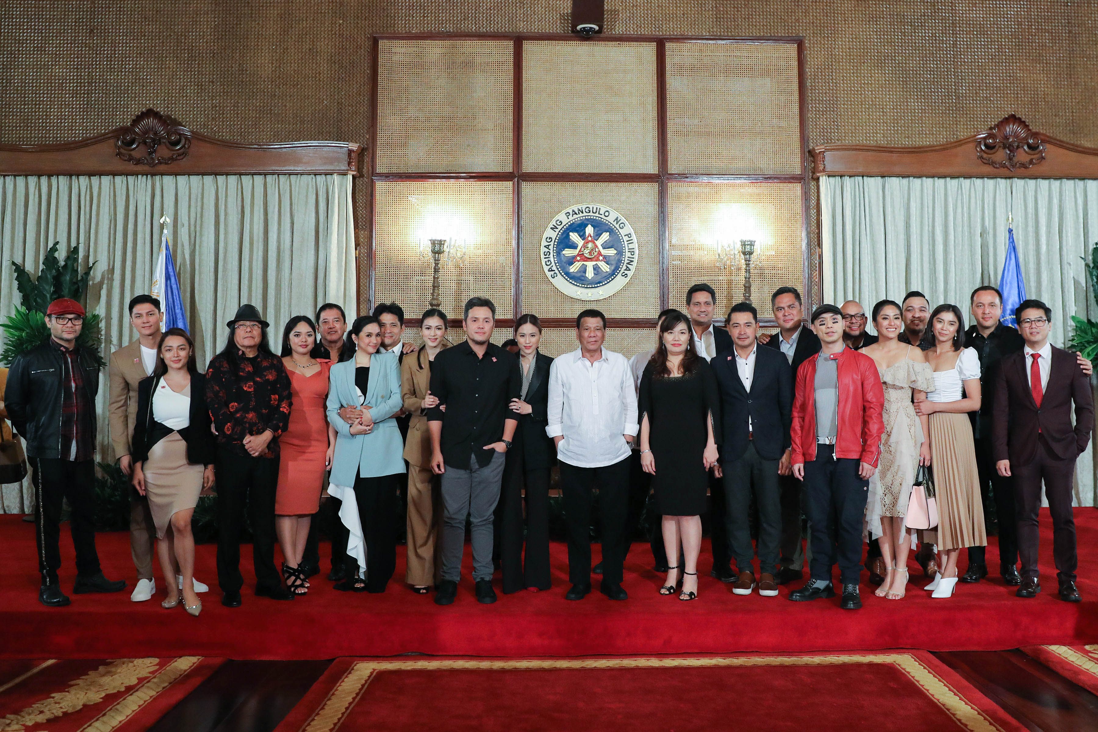 President Rodrigo Roa Duterte and his long-time partner Cielito "Honeylet" Avanceña pose for posterity with some of the celebrity guests  during a dinner he hosted at the Malacañan Palace on May 7, 2019. Photo by Valerie Escalera/Presidential Photo 
