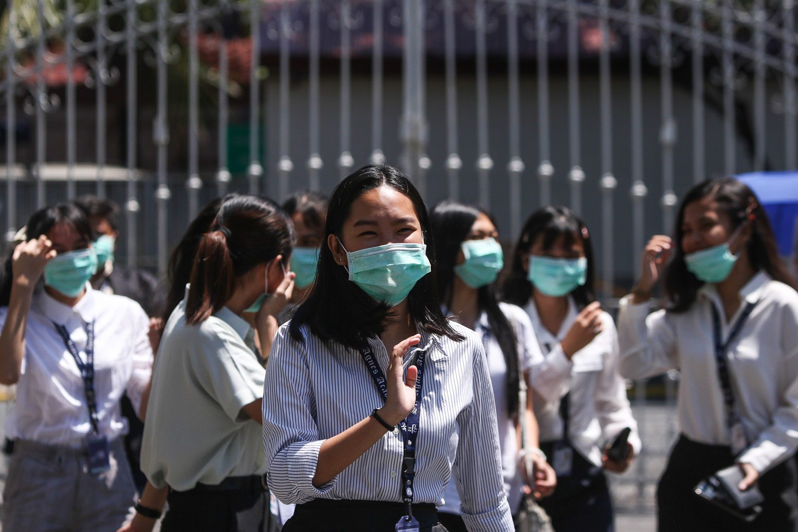 TAKING PRECAUTIONS. People in Manila wear face masks as a precautionary measure against the novel coronavirus on March 9, 2020. Photo by KD Madrilejos/Rappler 