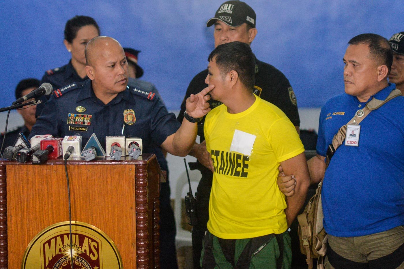BATO TO TANTO. 'Don't worry, I will teach you how to punch, as well as how to do deep breathing, how to ease your anger.' Photo by LeAnne Jazul/Rappler 